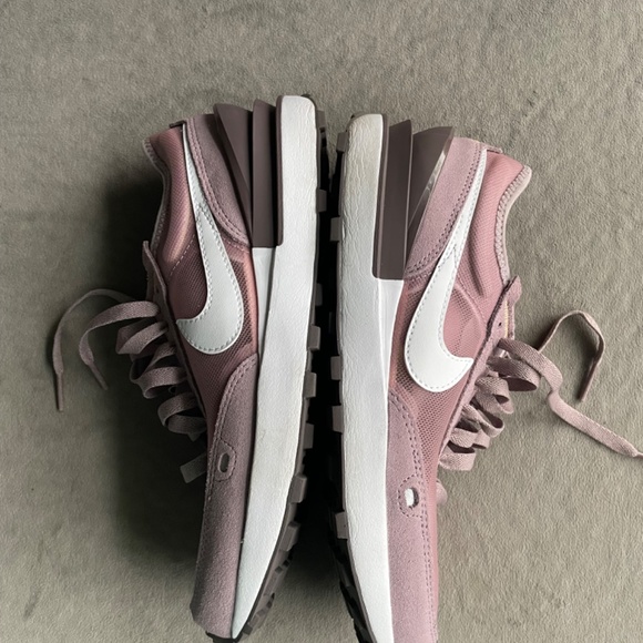 Nike Waffle One Big Kids size 5 - Picture 2 of 8